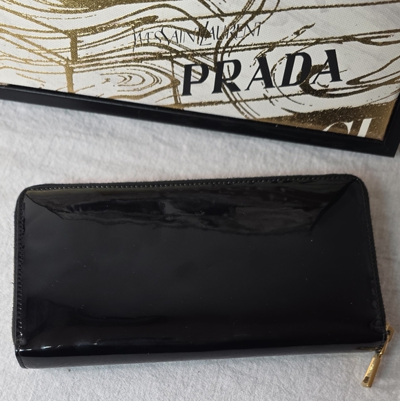 Yves Saint Laurent Patent Leather Wallet with COA - Picture 8 of 15